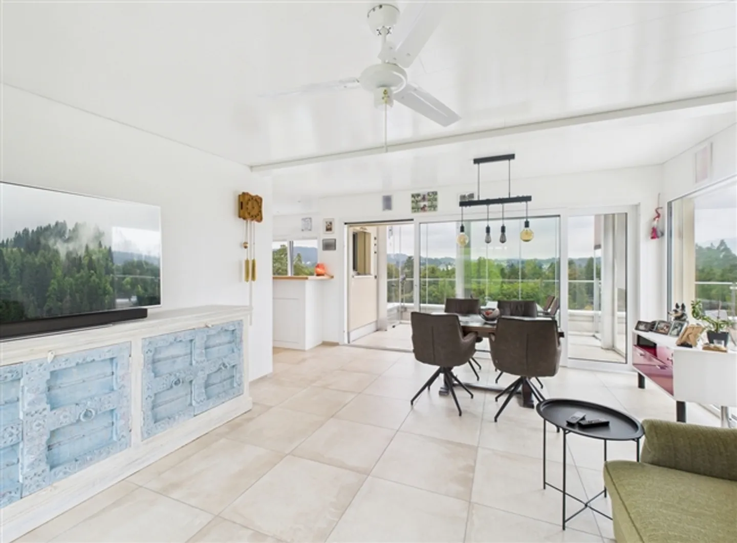 Luminoso appartamento attico di 3,5 locali con terrazza solare di 43 m² - Foto 9 di 13