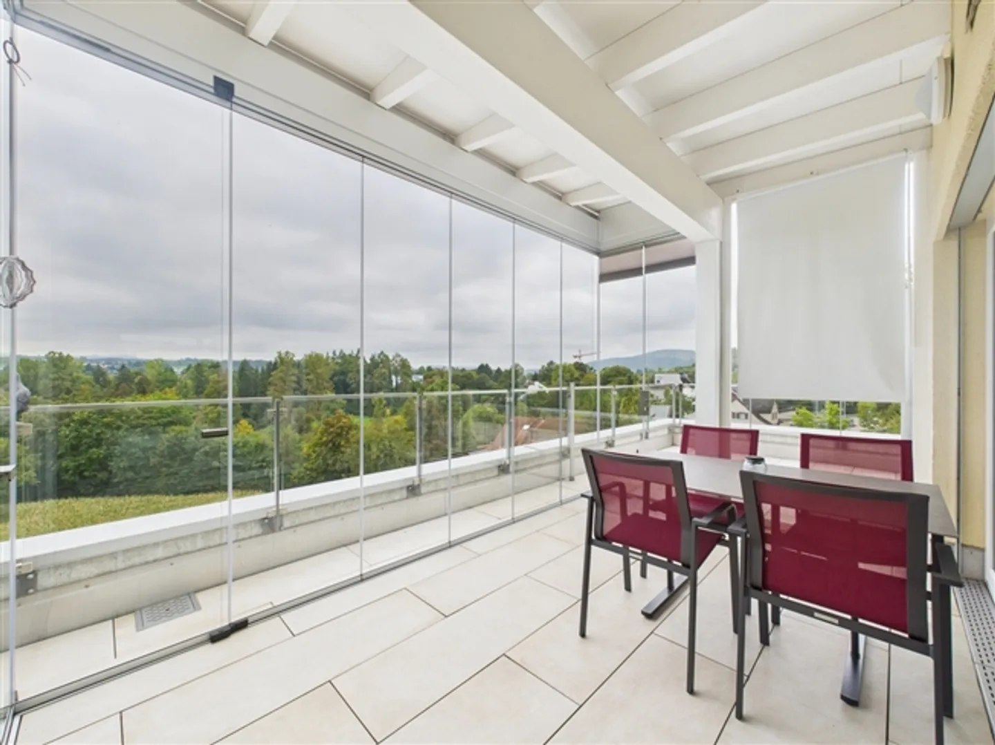 Luminoso appartamento attico di 3,5 locali con terrazza solare di 43 m² - Foto 10 di 13