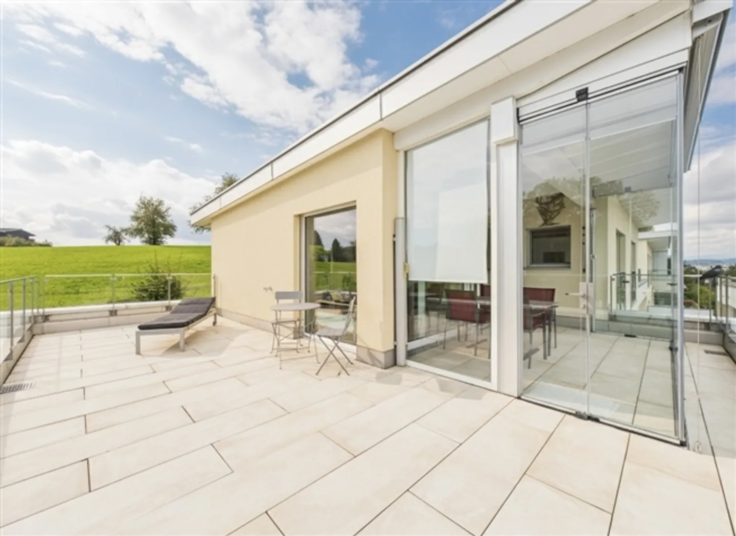 Luminoso appartamento attico di 3,5 locali con terrazza solare di 43 m² - Foto 12 di 13