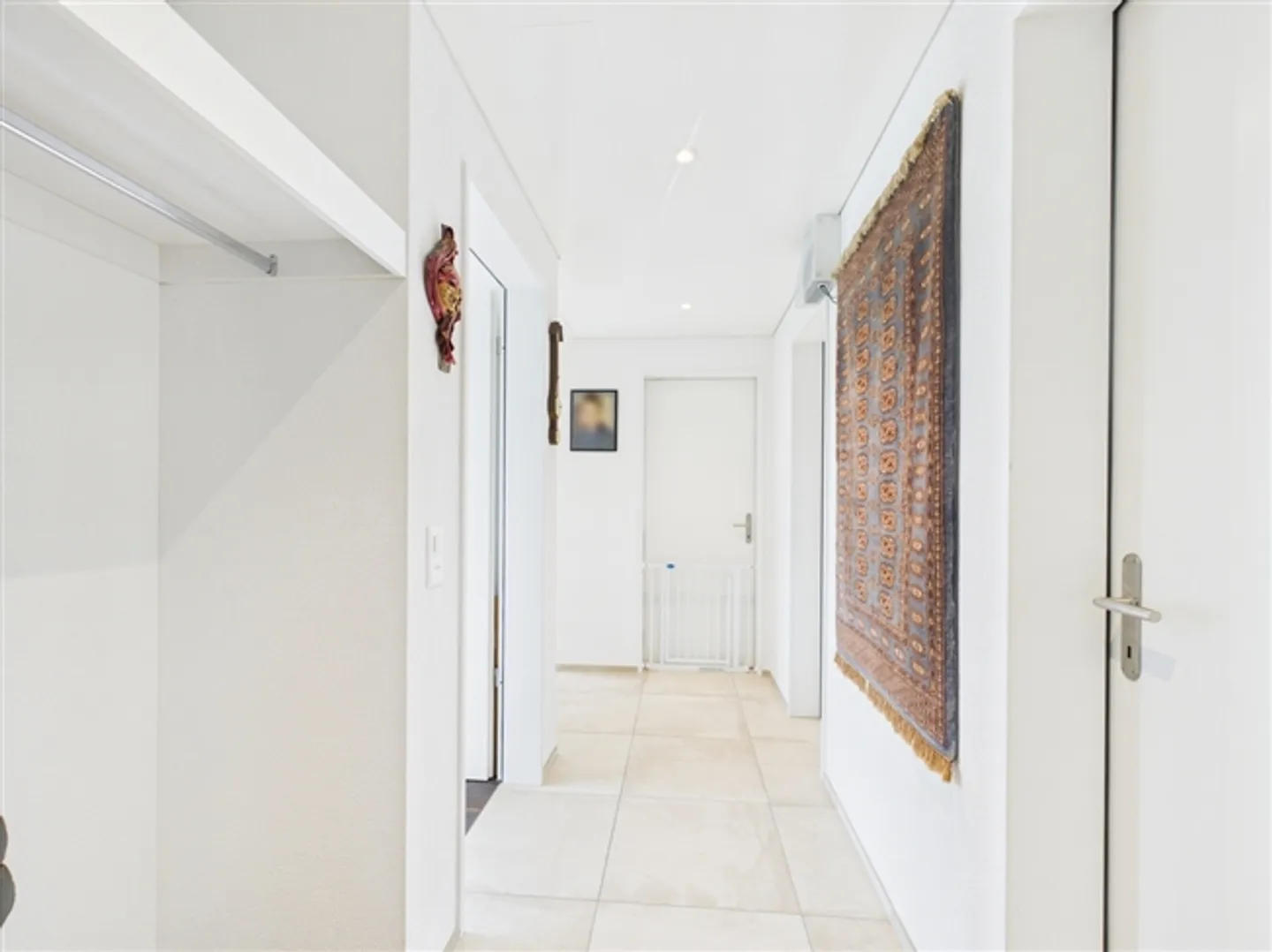 Luminoso appartamento attico di 3,5 locali con terrazza solare di 43 m² - Foto 2 di 13