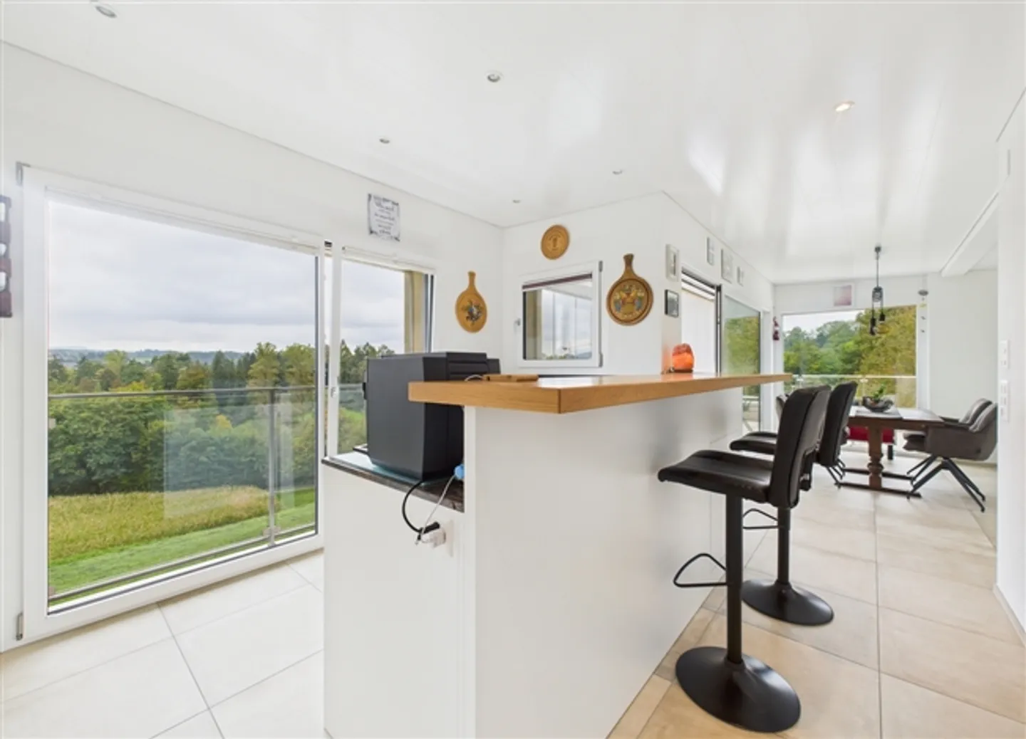 Luminoso appartamento attico di 3,5 locali con terrazza solare di 43 m² - Foto 3 di 13