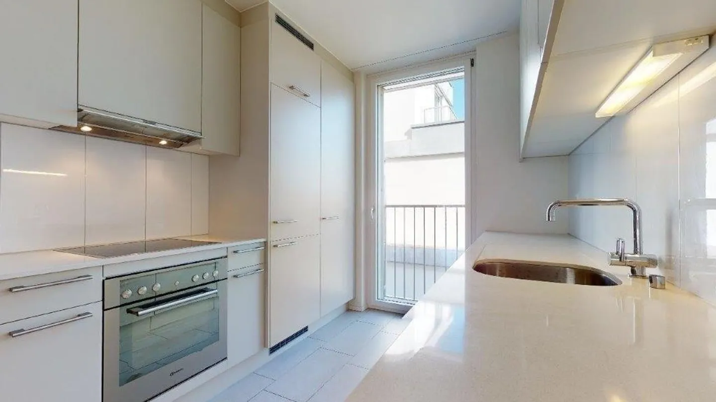 Do you love it spacious? - Photo 2 of 8