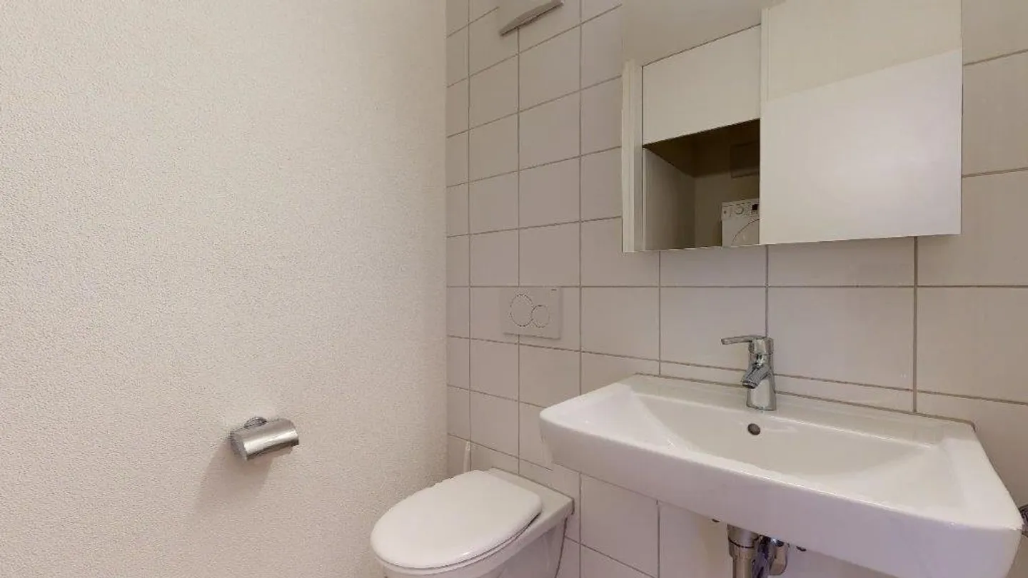 Do you love it spacious? - Photo 4 of 8