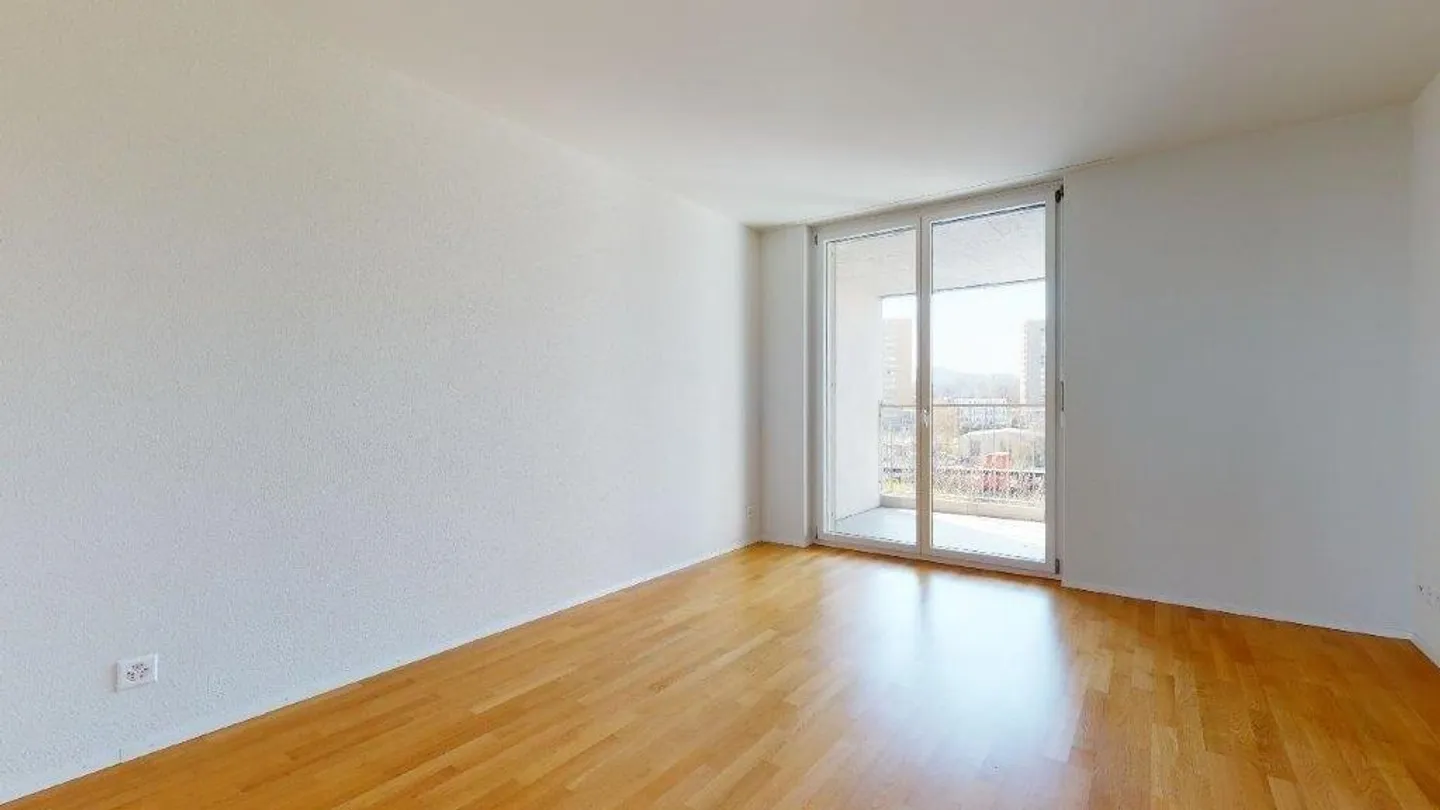 Do you love it spacious? - Photo 6 of 8