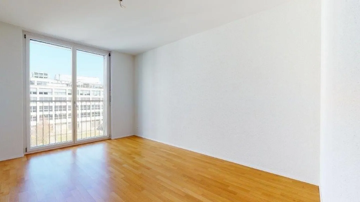 Do you love it spacious? - Photo 7 of 8