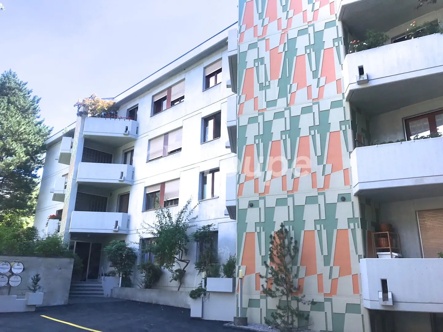 Spacious and quiet 4.5 rooms + kitchen with separate balcony in Sion - Photo 1 of 13