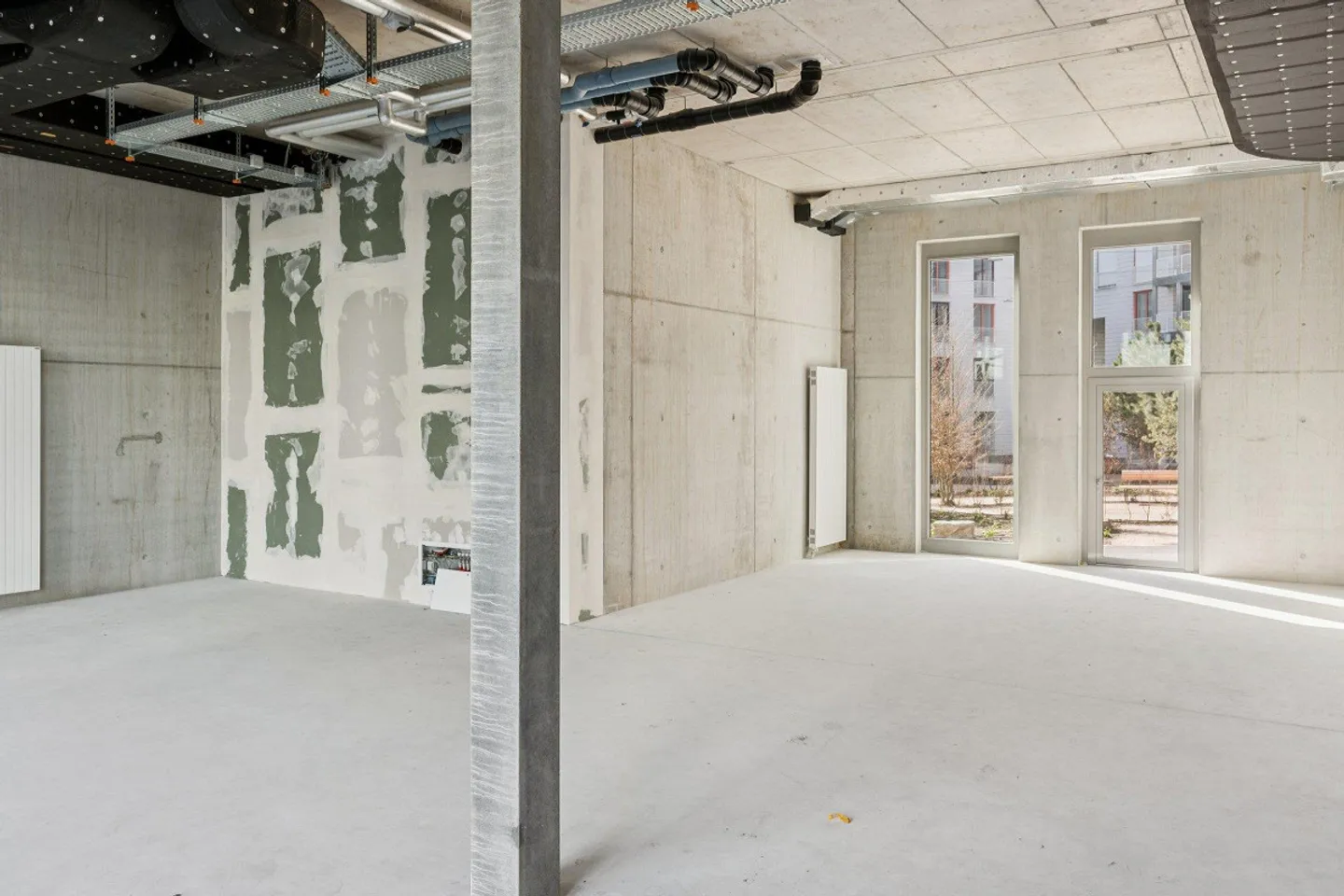 Espace commercial près de Lucerne avec des installations sanitaires développées et une kitchenette - Photo 2 sur 3