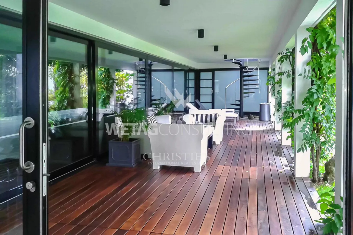 Lugano-Porza: Prestigious villa with two pools, pool house, SPA & possibility of a second residence for sale - Photo 6 of 13