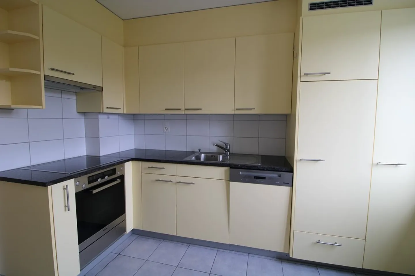Appartamento 4 locali con balcone - Foto 3 di 9