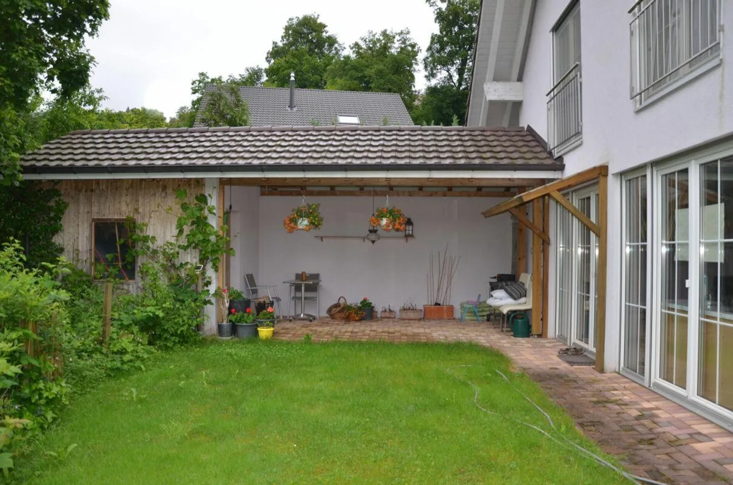 Detached 5.5 Room Family House in the Green - Photo 3 of 17