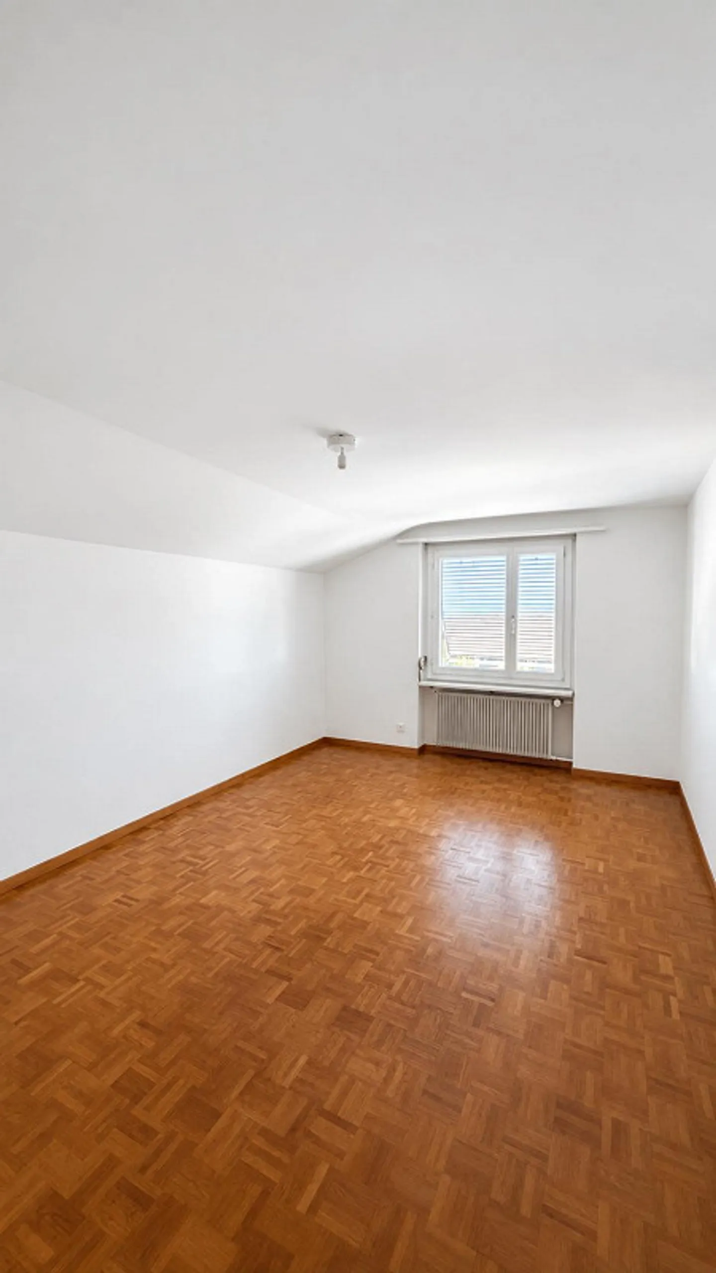 Cozy 2.5-Room Apartment - Photo 2 of 5