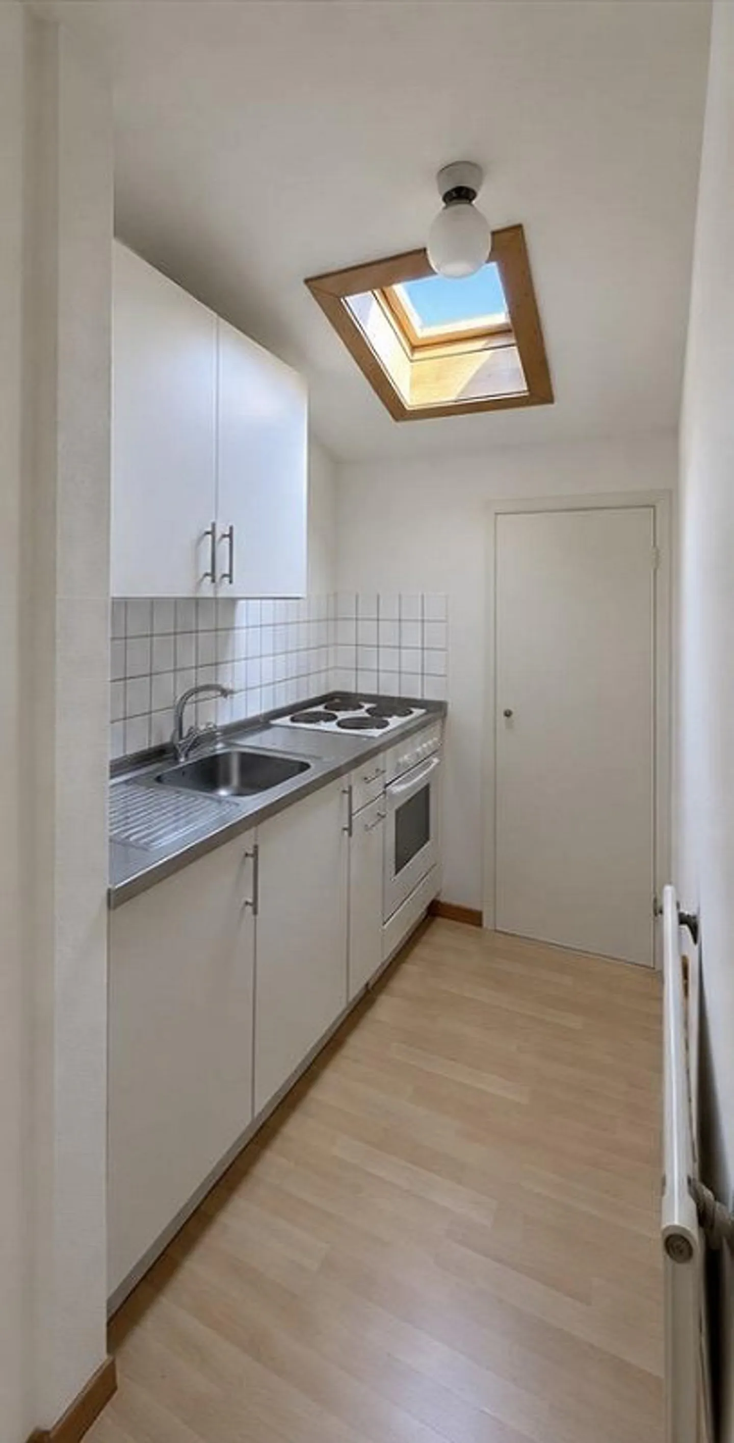 Cozy 2.5-Room Apartment - Photo 4 of 5