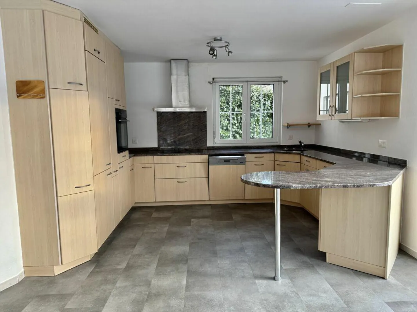 Detached 5.5 Room Family House in the Green - Photo 6 of 17