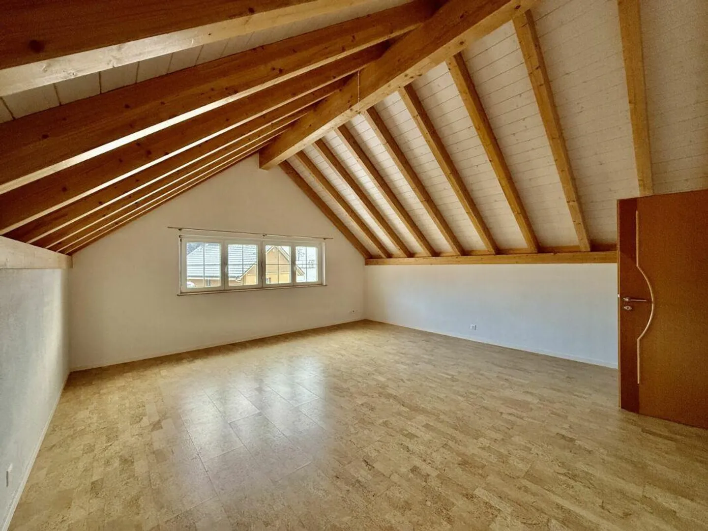 Detached 5.5 Room Family House in the Green - Photo 10 of 17