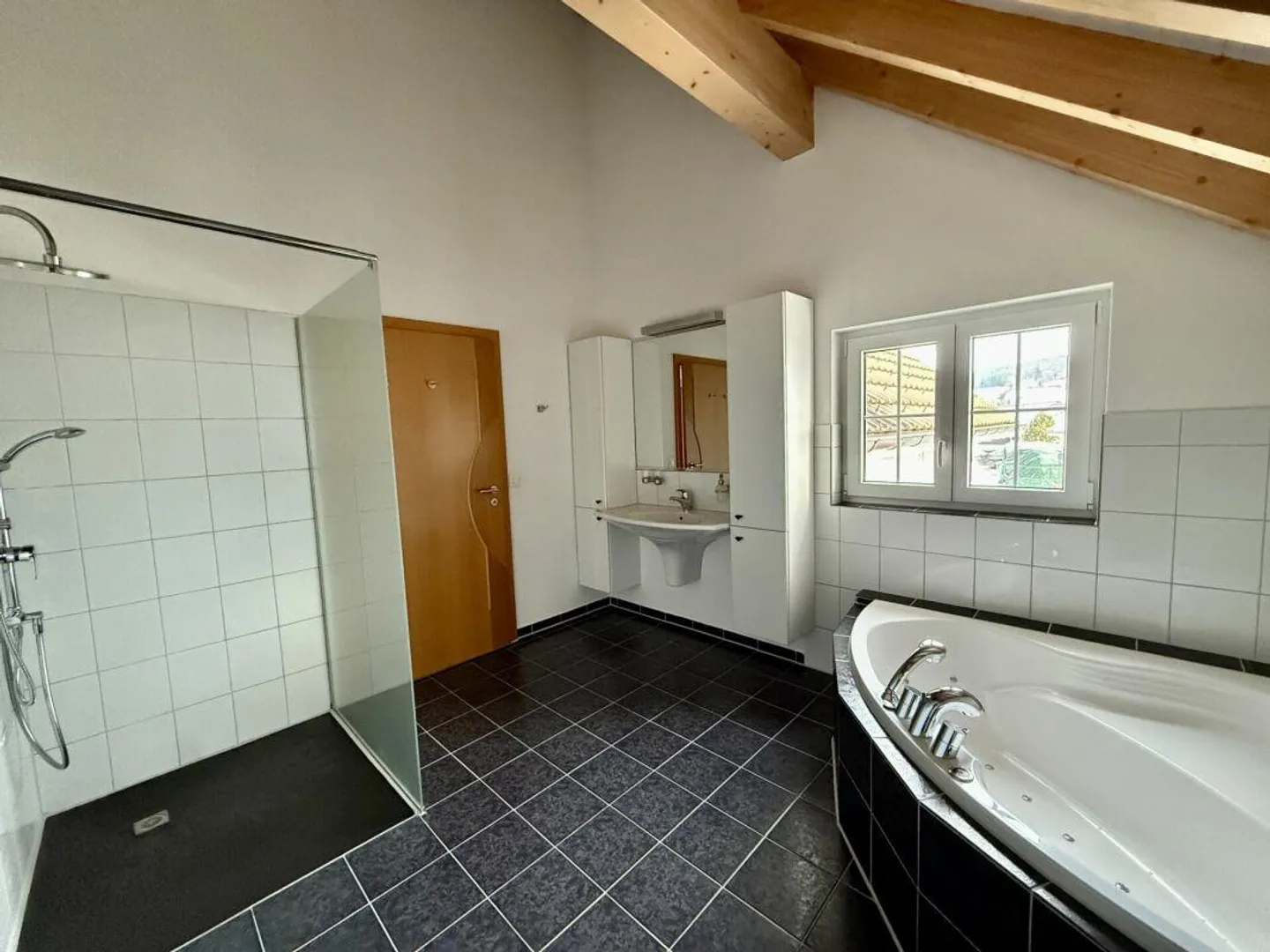 Detached 5.5 Room Family House in the Green - Photo 11 of 17