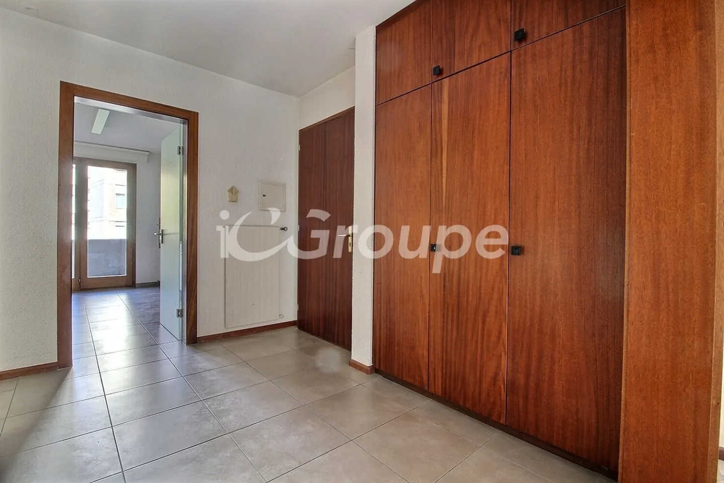 Spacious and quiet 4.5 rooms + kitchen with separate balcony in Sion - Photo 8 of 13