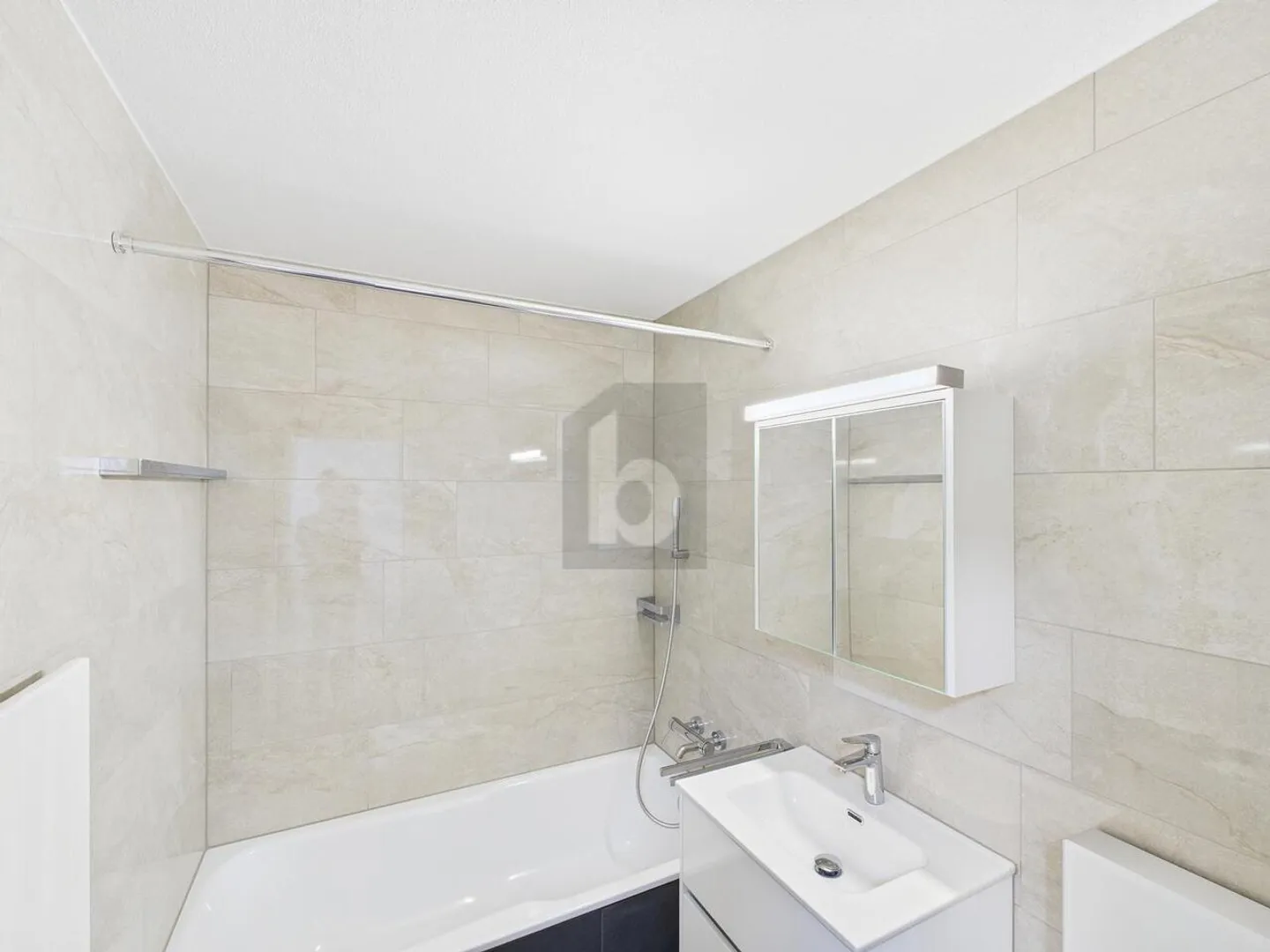 «HELL, MIT FLAIR UND GARTEN» - Foto 5 von 6