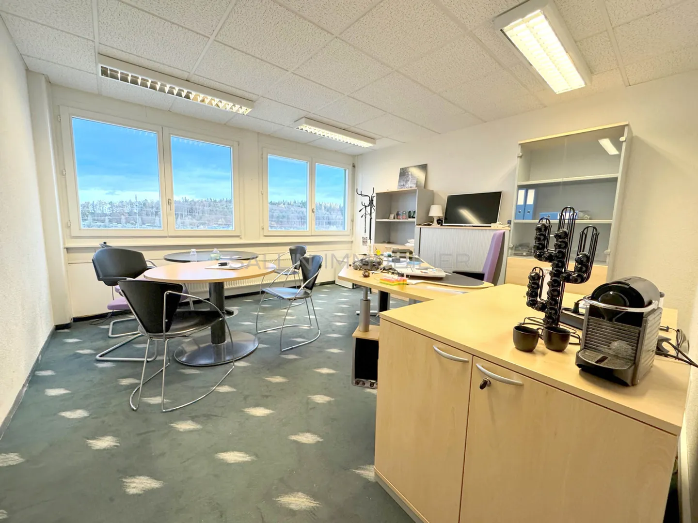 Espace administratif d'environ 270 m² avec 3 places de parking extérieures et 2 places de parking intérieures - Photo 6 sur 7