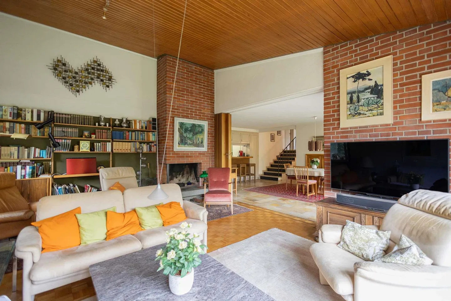 Casa unifamiliare indipendente con fascino architettonico - Foto 4 di 9
