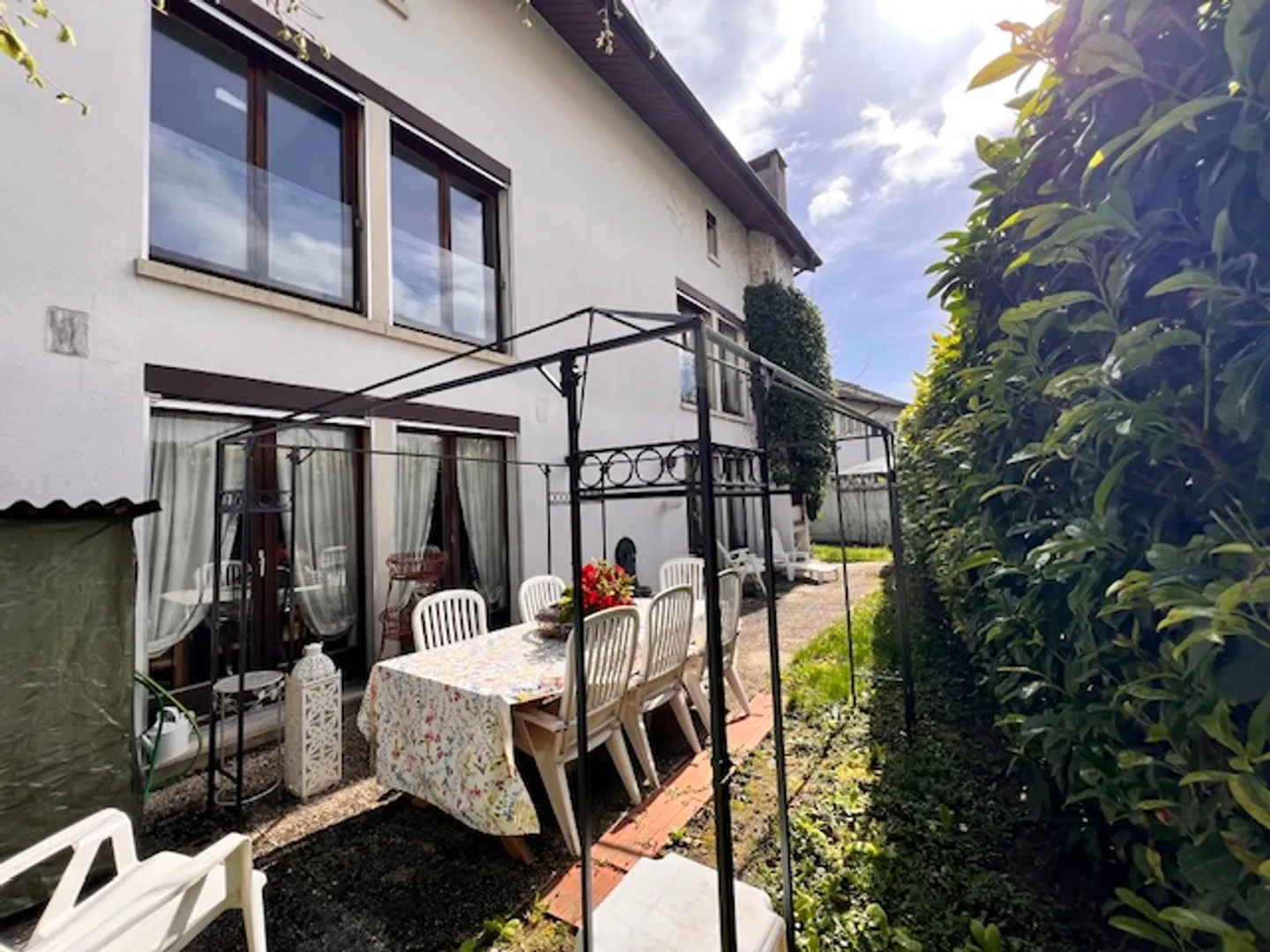 Grande casa unifamiliare (divisa in 2 case a schiera) a Terre-Sainte come viager: libera tra 3 anni - Foto 3 di 13