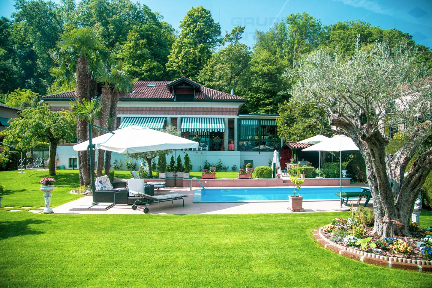 GRANDE VILLA CON PISCINA E DEPENDANCE - Foto 2 di 20