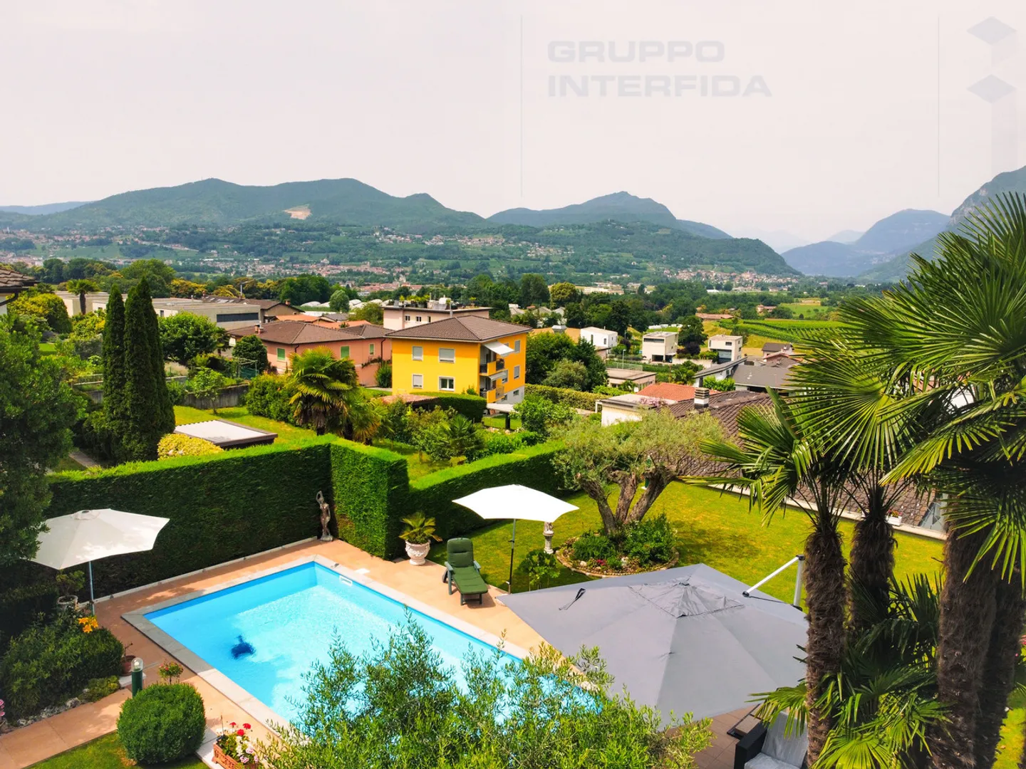 GRANDE VILLA CON PISCINA E DEPENDANCE - Foto 3 di 20