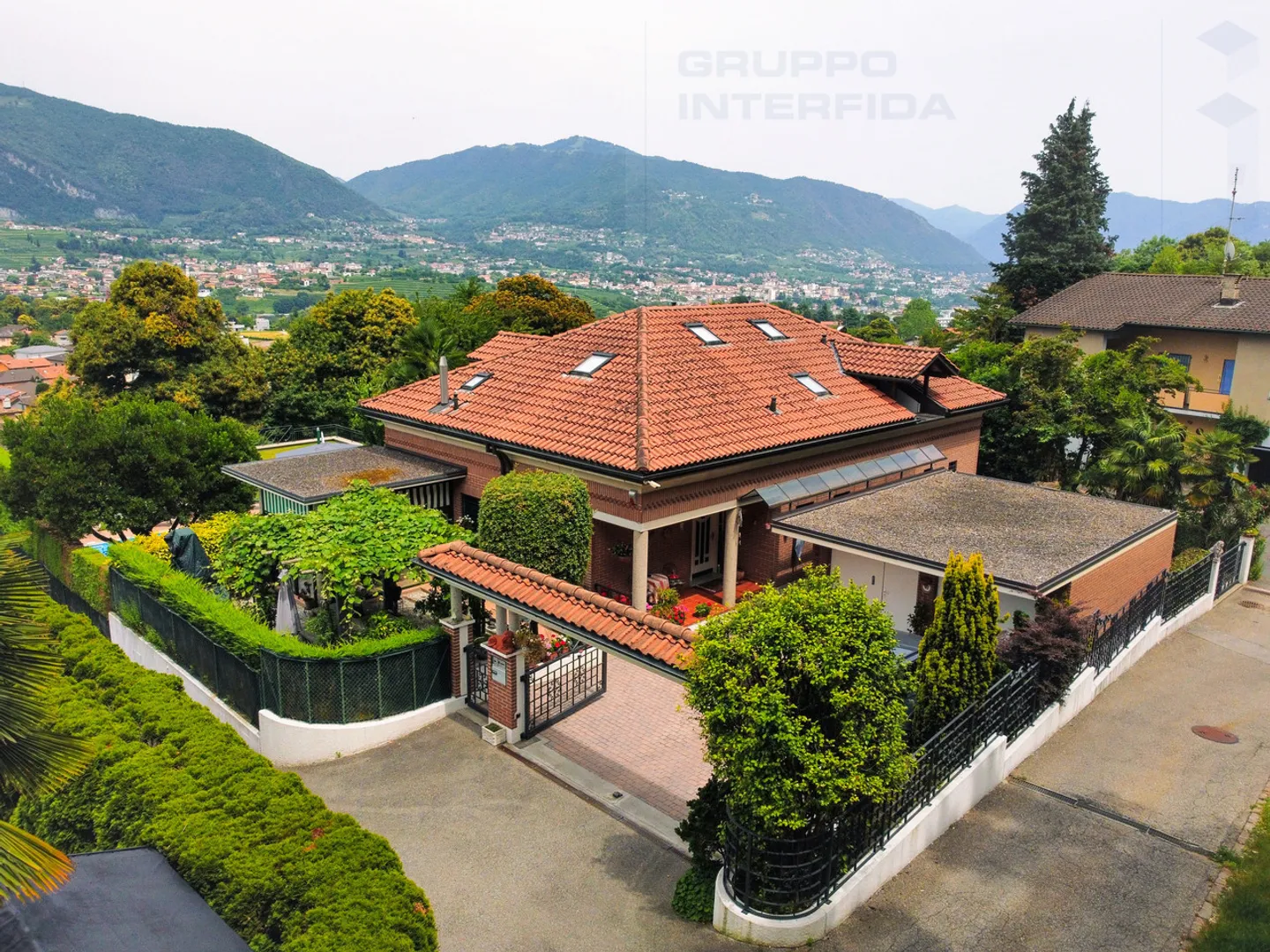 GRANDE VILLA CON PISCINA E DEPENDANCE - Foto 19 di 20