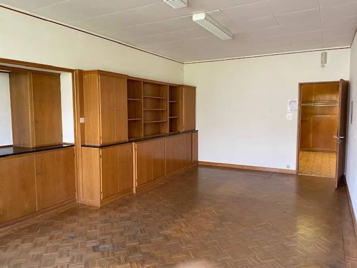 Bürofläche zu Vermieten - Foto 2 von 2