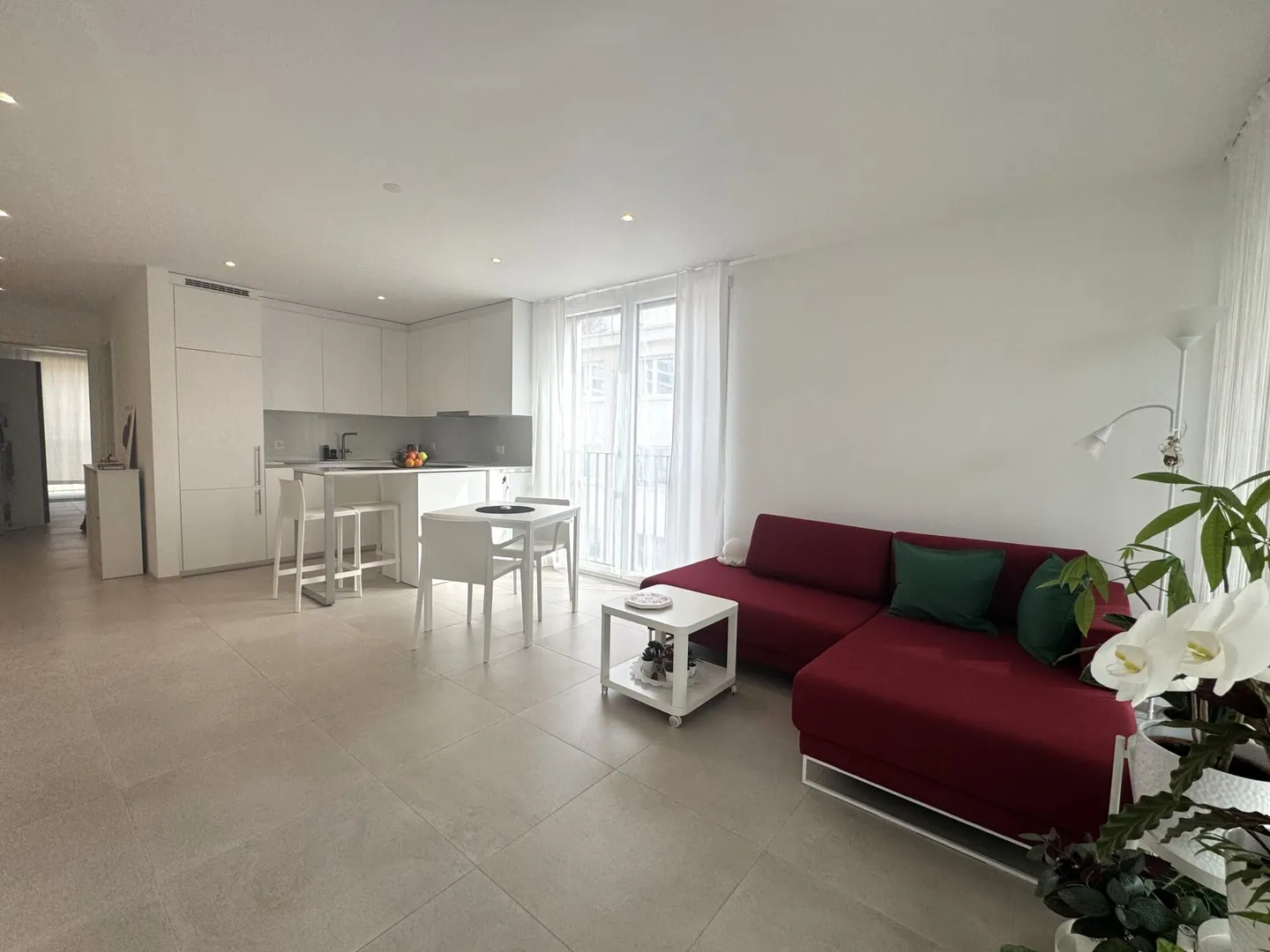 Stunning and Modern Apartment with 2.5 Rooms, Fully Furnished - Photo 4 of 5