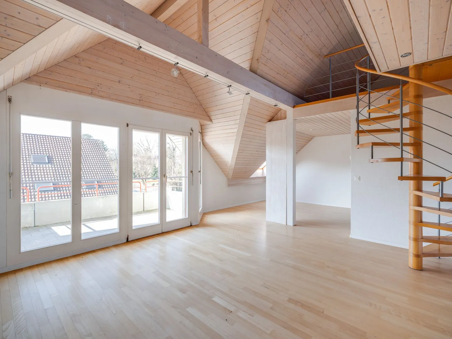 Ampio appartamento con galleria di 5,5 stanze - Foto 2 di 12