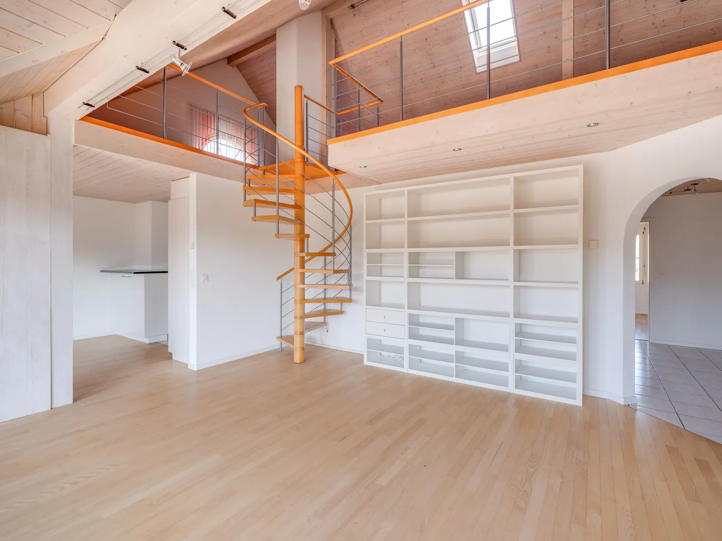 Ampio appartamento con galleria di 5,5 stanze - Foto 3 di 12