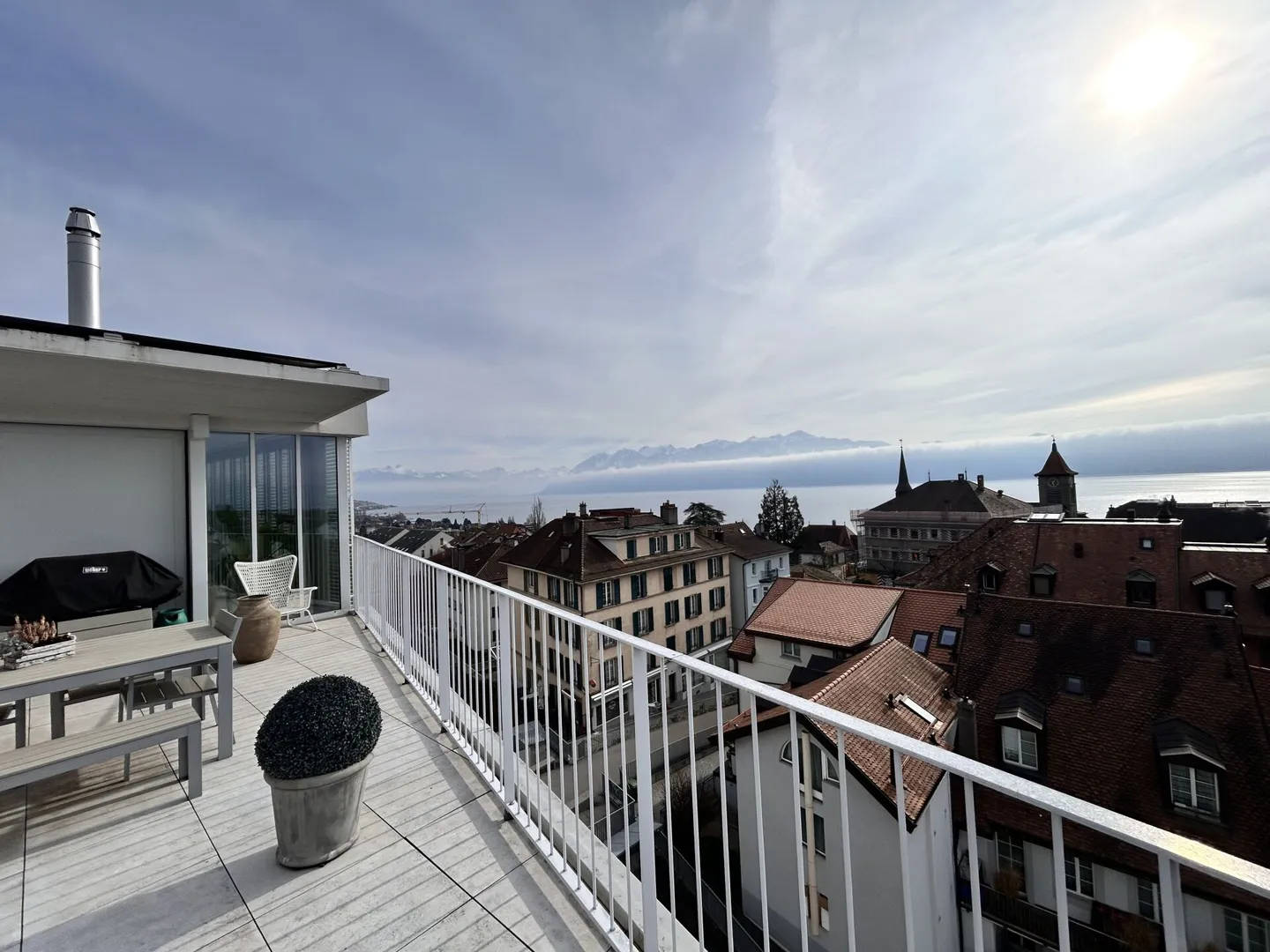 Außergewöhnliche Penthouse-Wohnung mit 91m2 Terrasse im Herzen von Pully mit angrenzendem Studio! - Foto 10 von 10