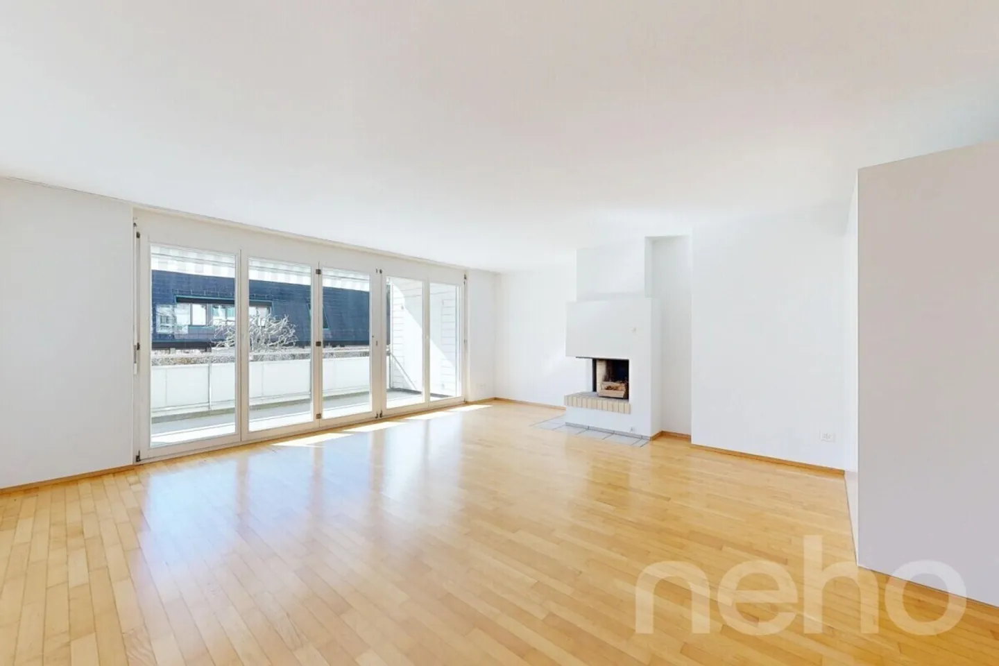 Appartamento luminoso e spazioso di 4,5 stanze in una zona residenziale tranquilla - Foto 2 di 12