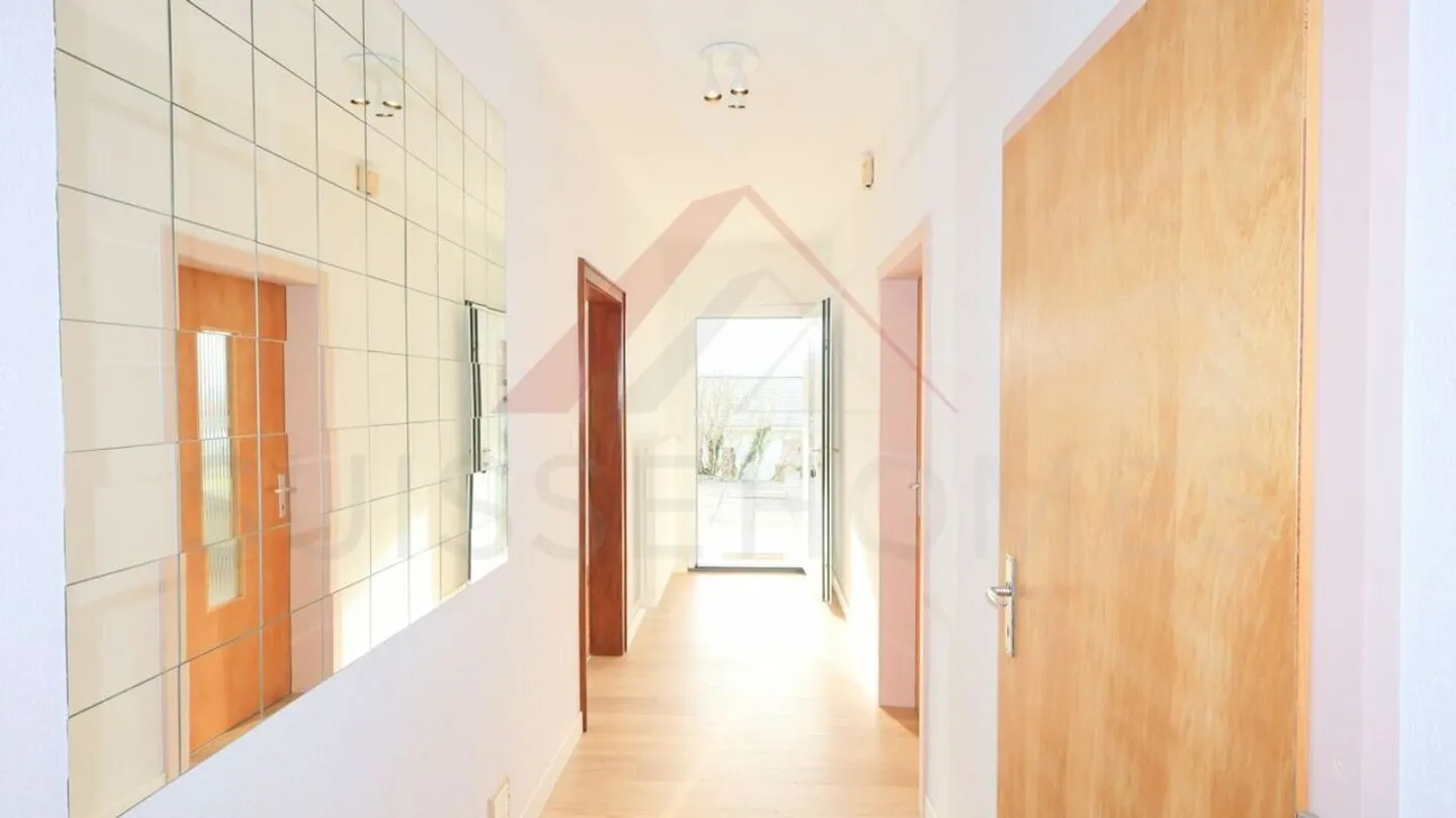 Villa spaziosa con ampio terreno e vista libera - a pochi passi da Porrentruy - Foto 4 di 10