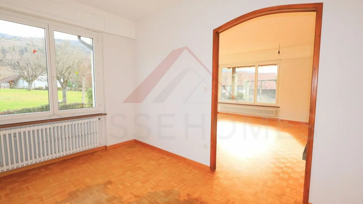 Villa spaziosa con ampio terreno e vista libera - a pochi passi da Porrentruy - Foto 8 di 10