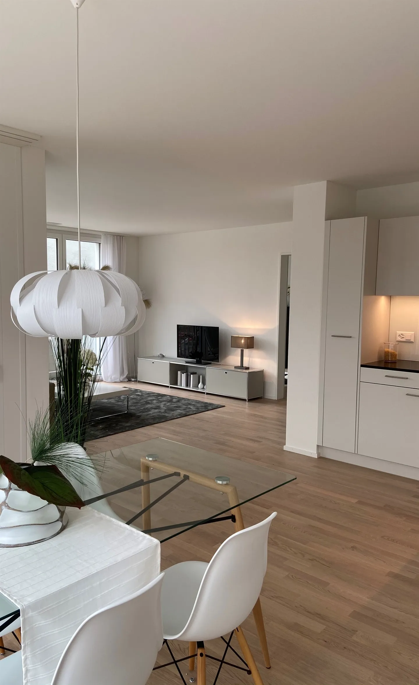 Modern 3.5-Room Apartment - Photo 2 of 4
