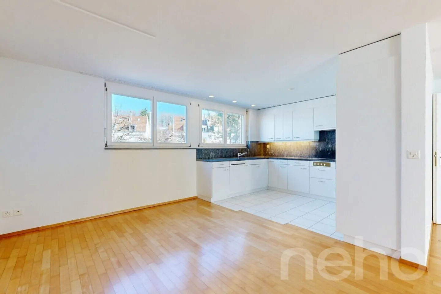 Appartamento luminoso e spazioso di 4,5 stanze in una zona residenziale tranquilla - Foto 5 di 12