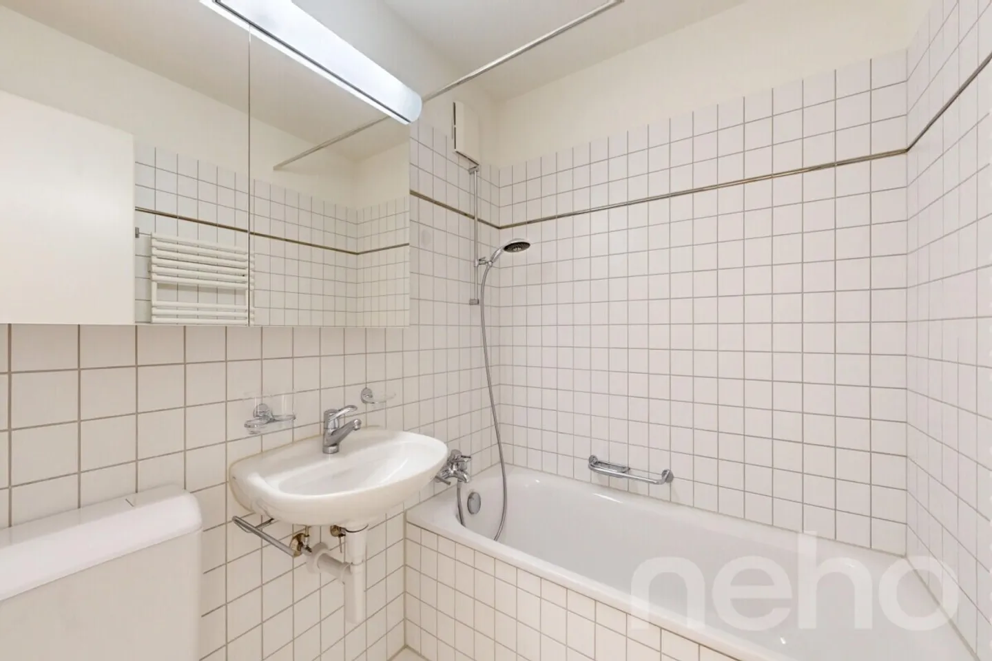 Appartamento luminoso e spazioso di 4,5 stanze in una zona residenziale tranquilla - Foto 8 di 12