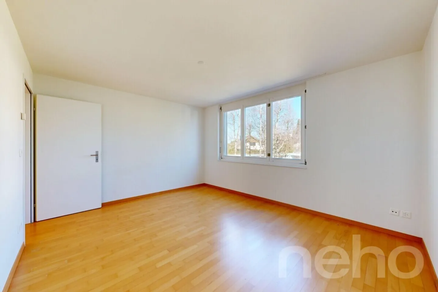 Appartamento luminoso e spazioso di 4,5 stanze in una zona residenziale tranquilla - Foto 9 di 12