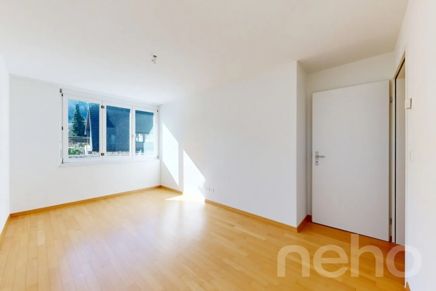 Appartamento luminoso e spazioso di 4,5 stanze in una zona residenziale tranquilla - Foto 11 di 12