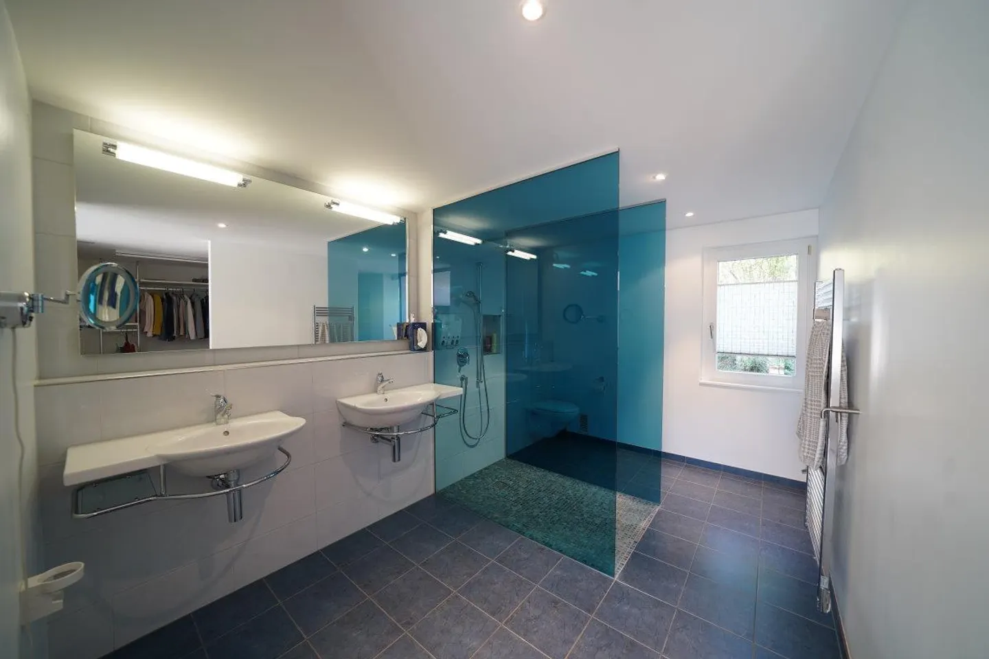 Luxury Home with Stunning Views - Photo 10 of 12