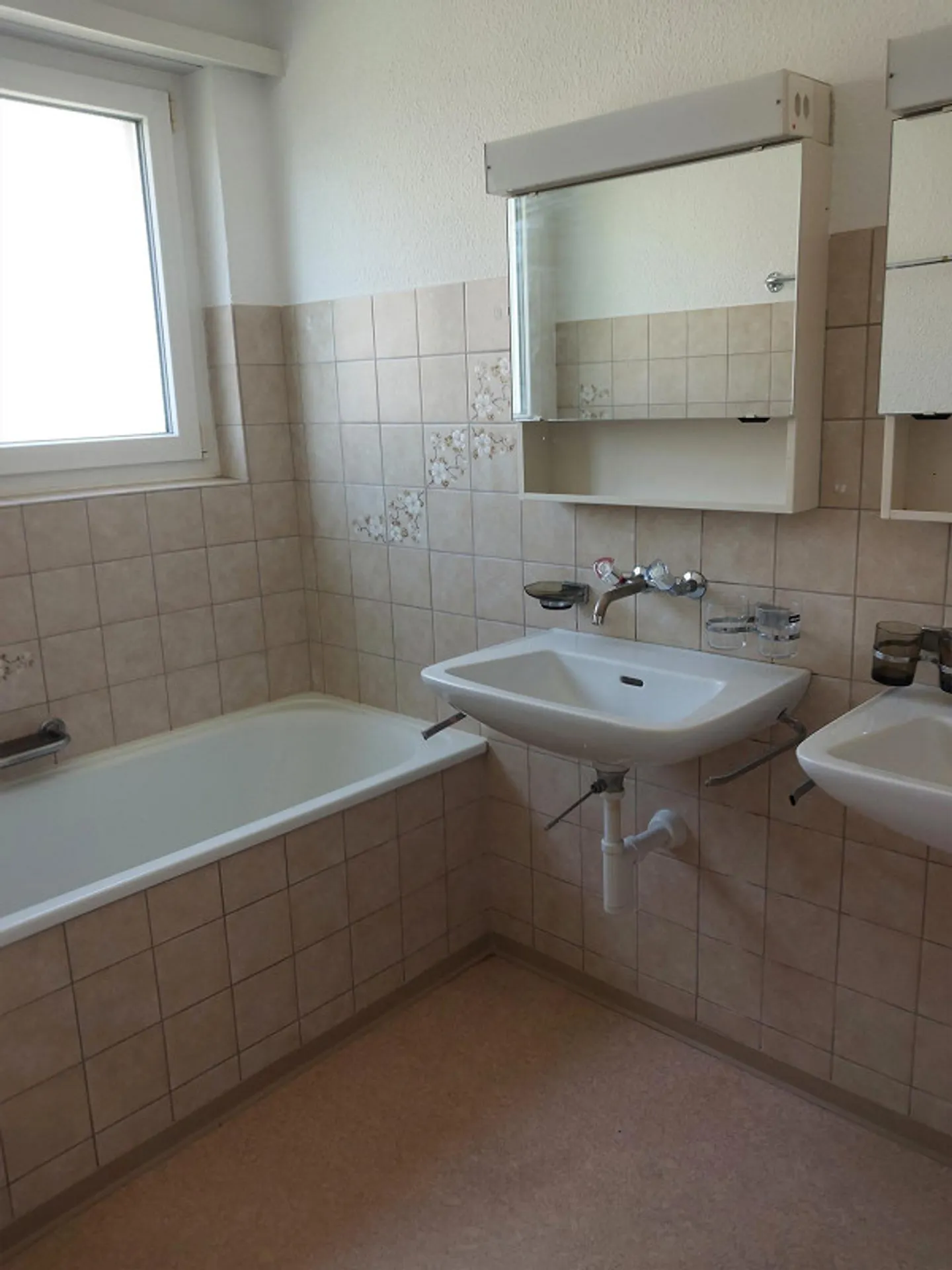 Quietly Located 3.5 Room Apartment - Photo 7 of 10