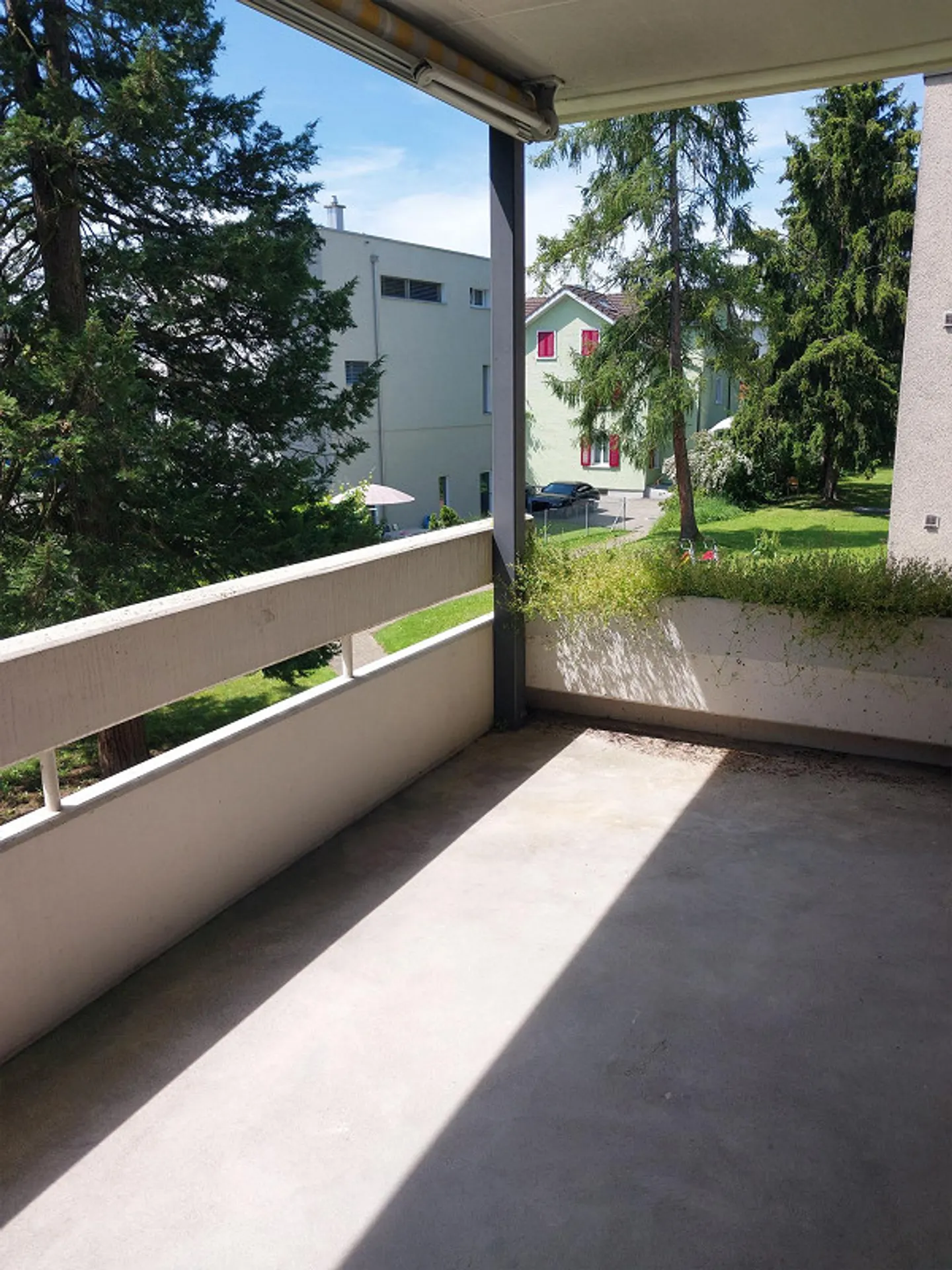 Quietly Located 3.5 Room Apartment - Photo 9 of 10
