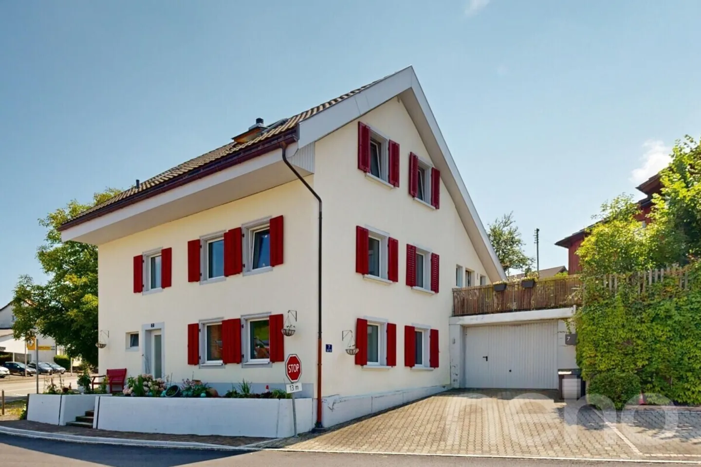 Einfamilienhaus mit grosszügigem Garten und Einliegerwohnung - Foto 3 von 13