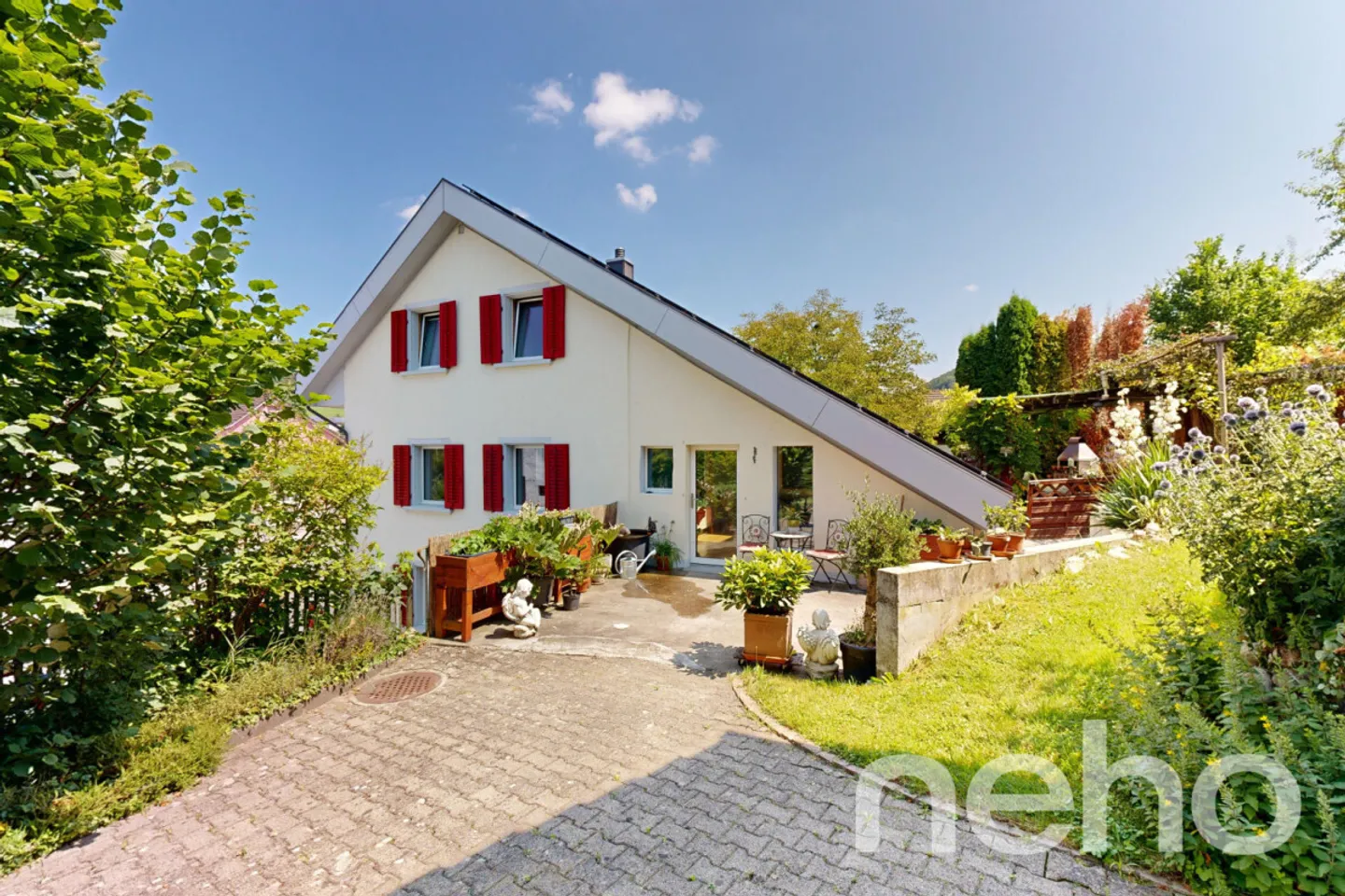 Einfamilienhaus mit grosszügigem Garten und Einliegerwohnung - Foto 1 von 13