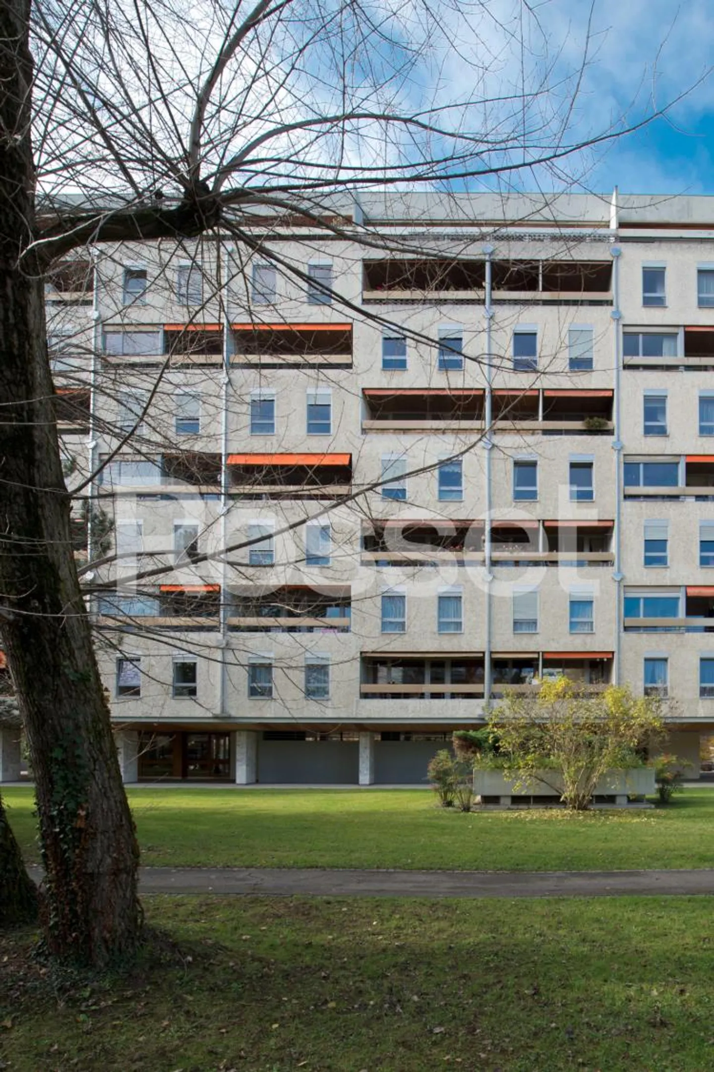 Appartement spacieux de 7 pièces - Photo 2 sur 3