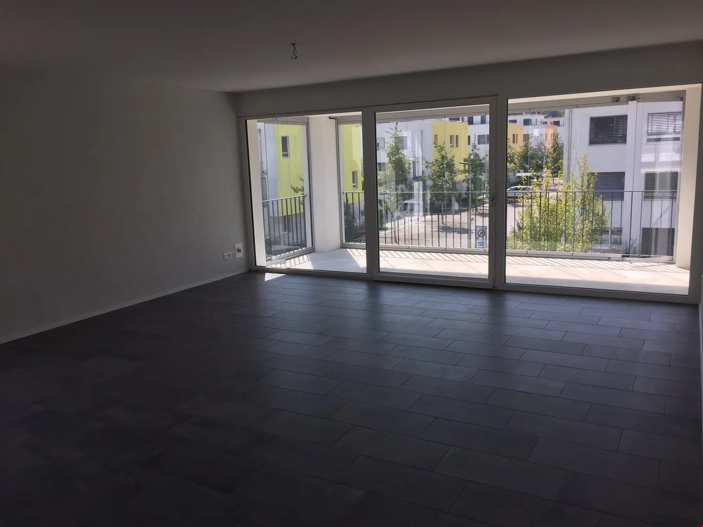 Appartement moderne et lumineux de 4,5 pièces dans le quartier d'Oberfeld - Photo 4 sur 10