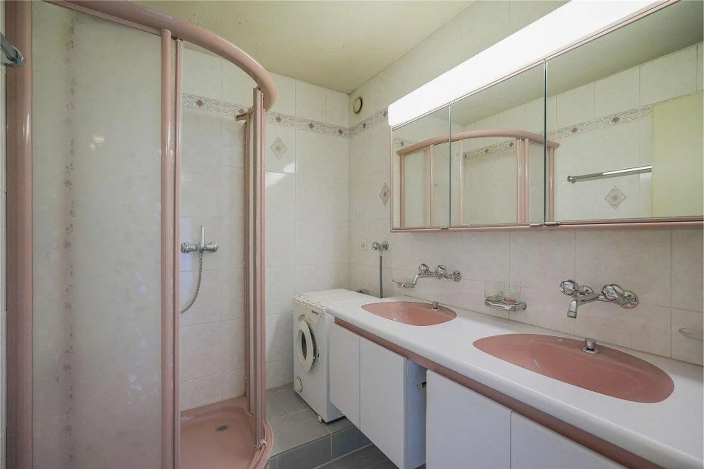 Close to the city and well connected to public transport - Photo 6 of 13