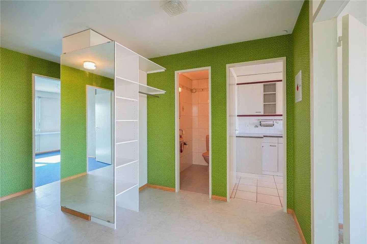 Close to the city and well connected to public transport - Photo 12 of 13