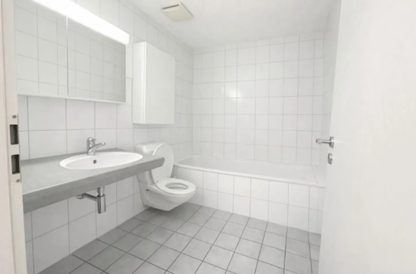 Appartement 4.5 pièces avec balcon à Lyss - calme et adapté aux familles - Photo 6 sur 11